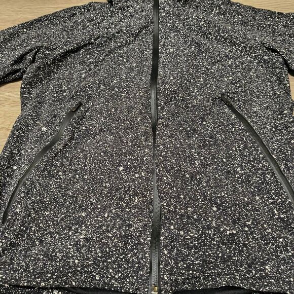 Women’s Lululemon hooded full-zip jacket in size 8 - Picture 3 of 5